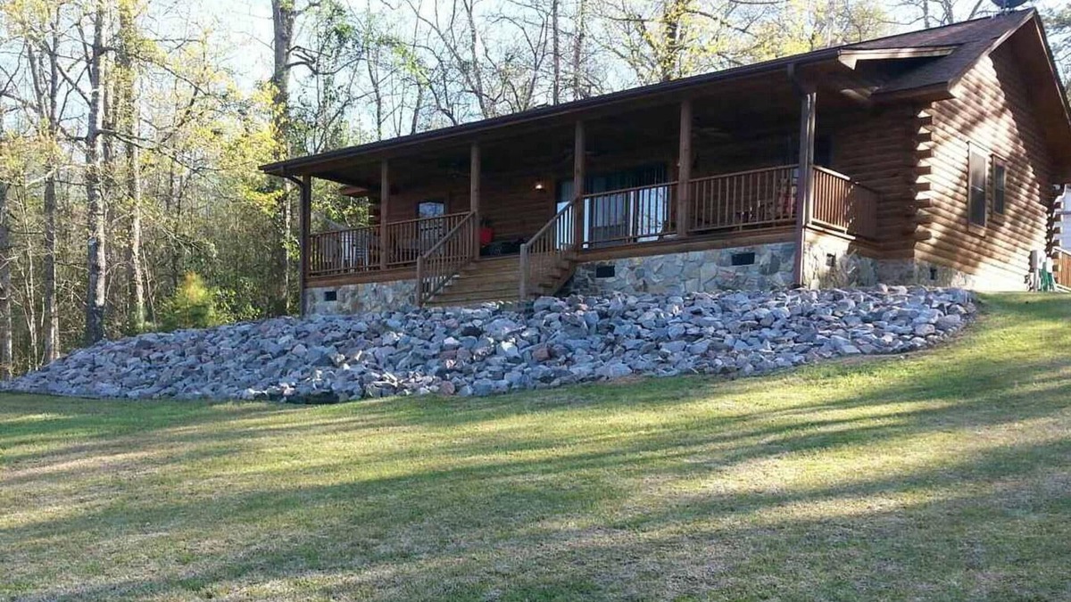 Langley House | The Perfect Lakefront Get-Away
