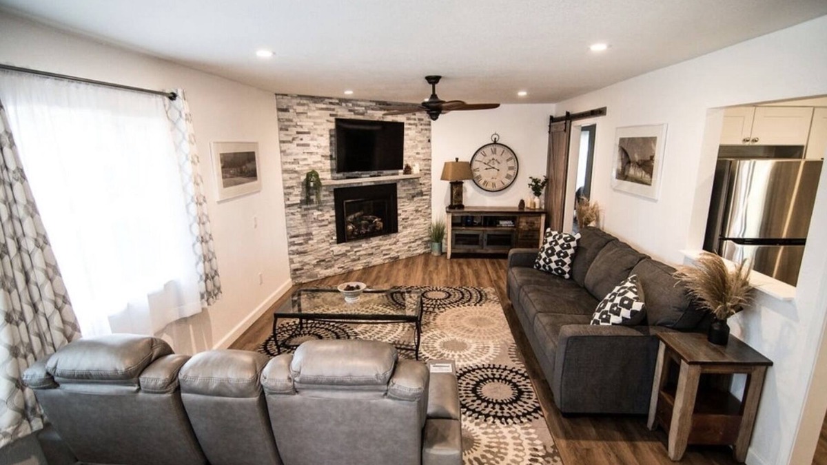 Y Area House | The Perfect Mountain Escape with Hot Tub
