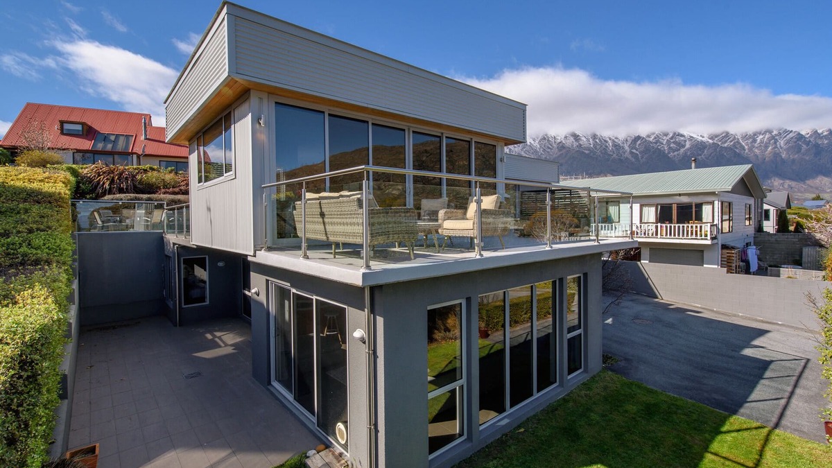Frankton House | The perfect Queenstown destination for you and your family.