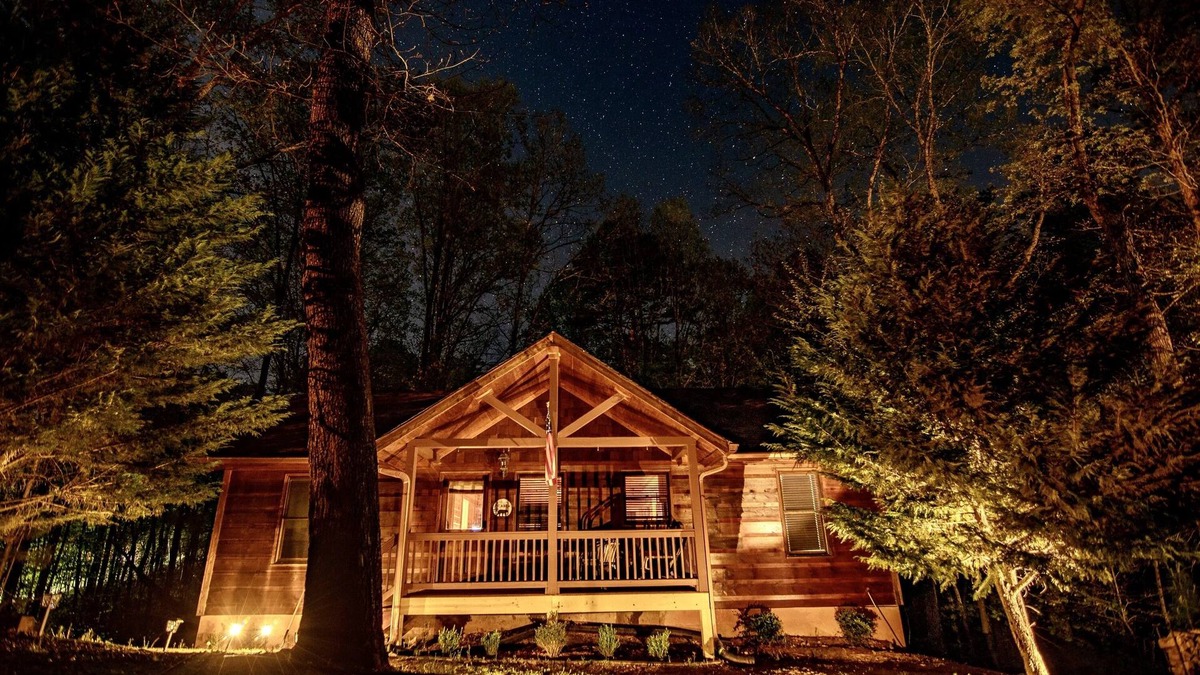 Eagle Mountain Cabin | The Perfect Winter Getaway!