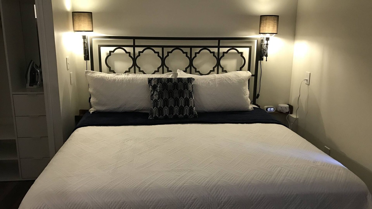 Isle of Palms Apartment | The Petite Retreat - Walk to Mayo Clinic!