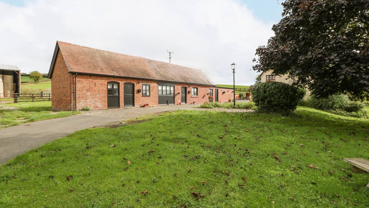 Usk House | THE PHEASANT ONE, family friendly, with a garden in Raglan