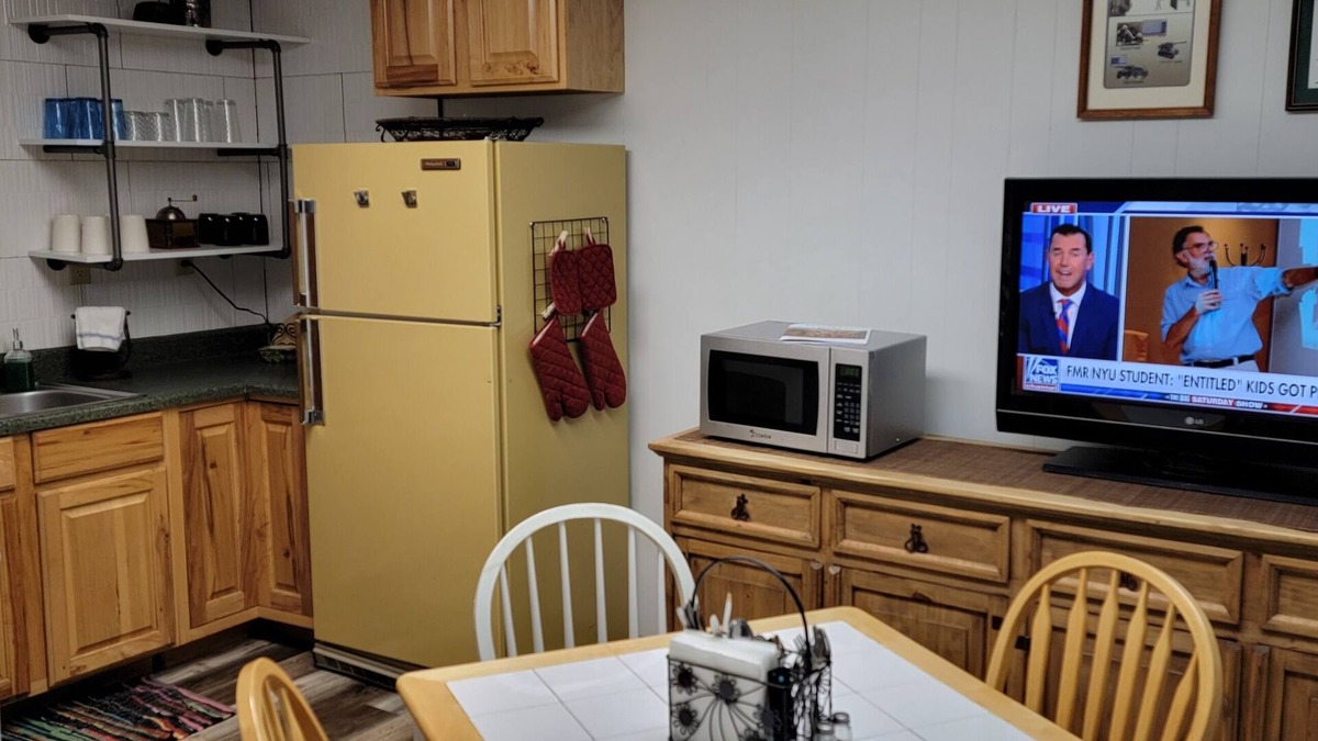 Hettinger Cabin | The Pheasant Room at Carls Cabins