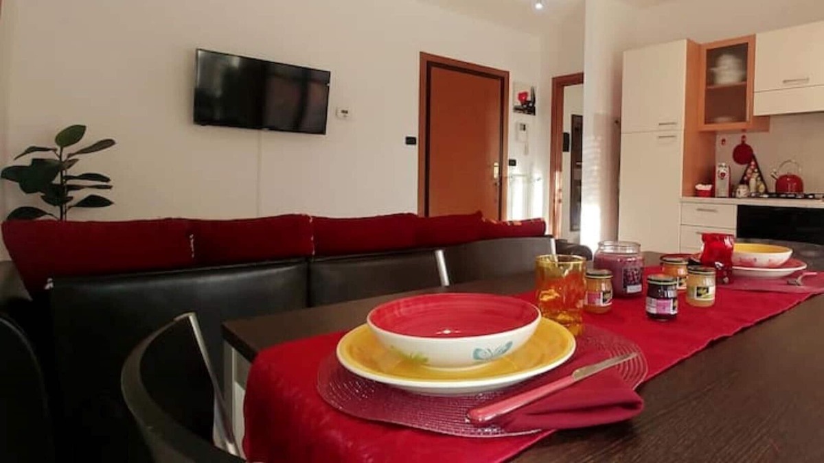 Arcore Apartment | "The Phoenix". Parking, railway station, Wi.fi, Smart TV. Near Milan, Monza, Lecco