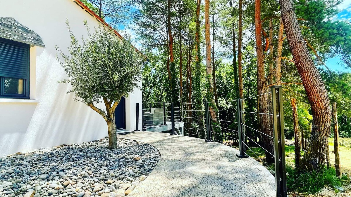 Le Bugue House | The PHOTINIA