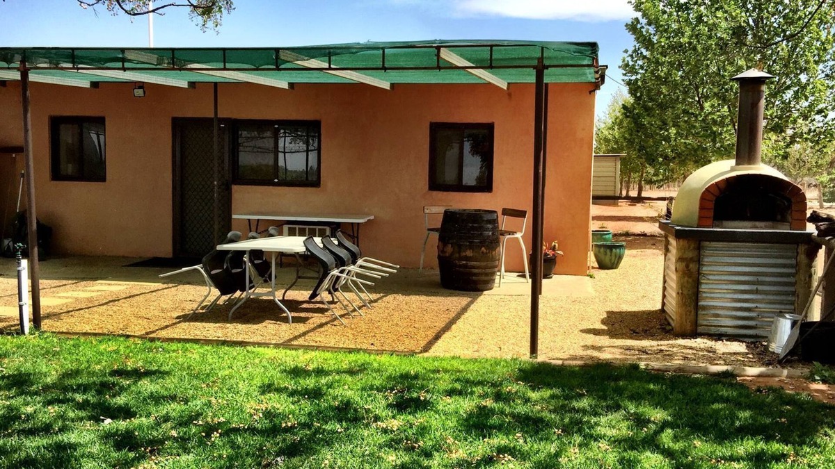 Monash Cottage | The Picker's Hut - Peaceful vineyard setting