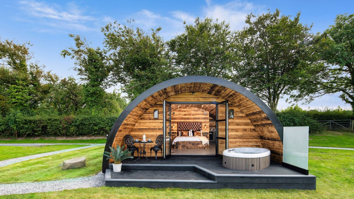 Llanarth Cottage | THE PIGLET POD, romantic, luxury holiday cottage in Llanarth