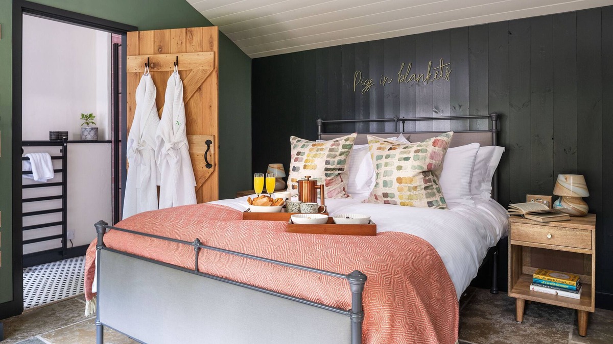 Saint Columb Major Cottage | The Pigsty and Spa Garden at Tregoose Old Mill