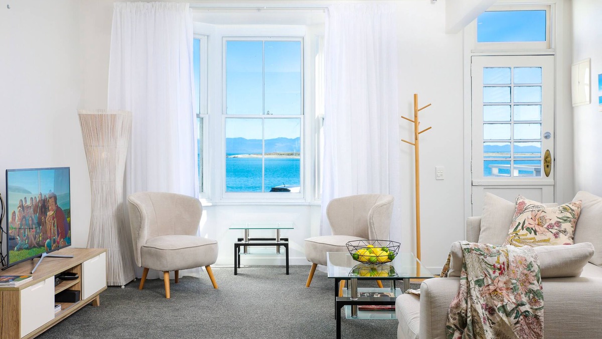 Stepneyville House | The Pilot House - Nelson Waterfront Holiday Home!