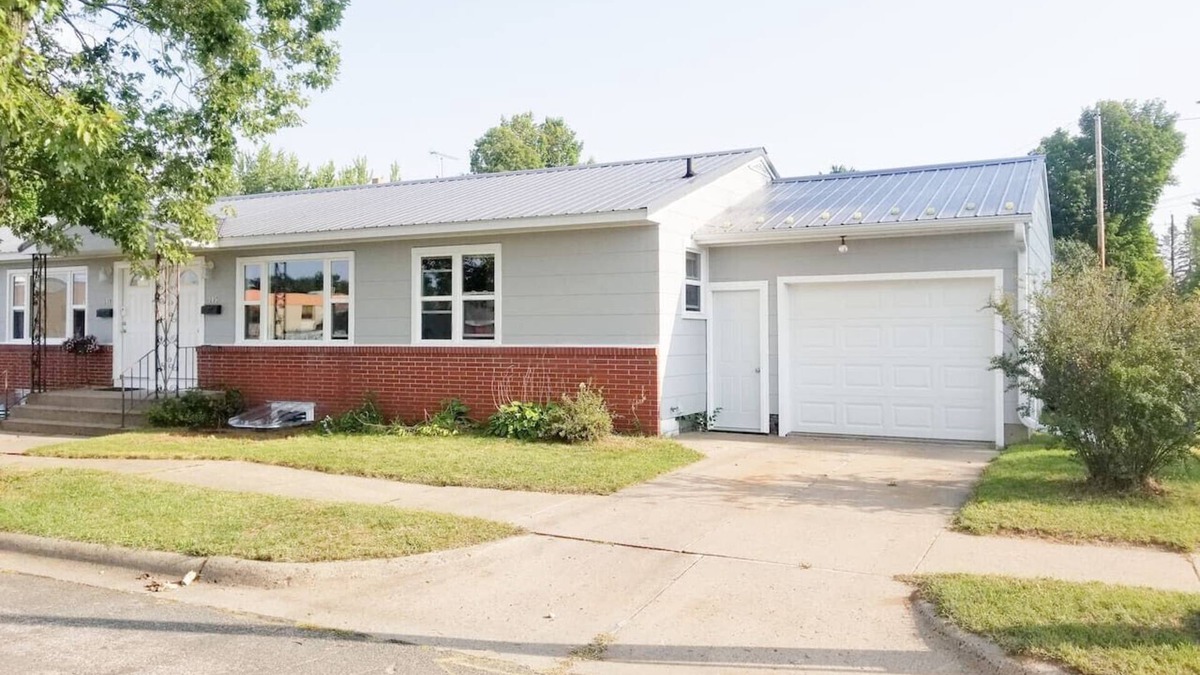 Mosinee Apartment | The Pine Street Bungalow in Mosinee