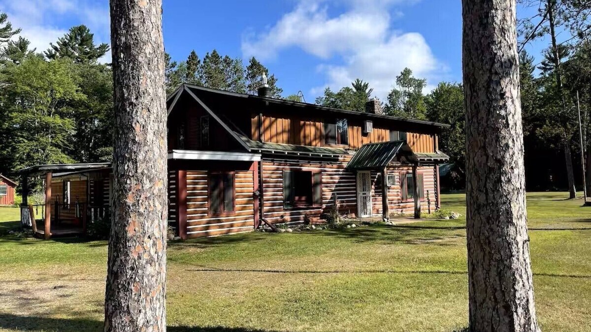 Clam Lake House | The PineHurst Lodge - Lower Clam Lake - Snowmobile Trail Access- Pontoon Rental