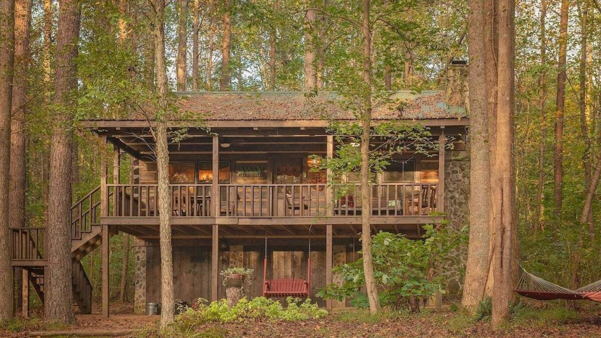 Benton Apartment | The Pines | Riverside Log Cabin on The Ocoee