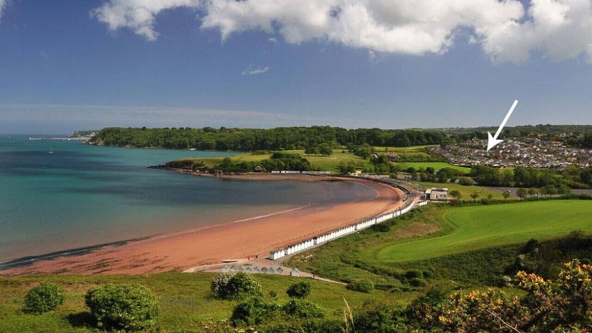 Galmpton House | The Pink Beach Bungalow