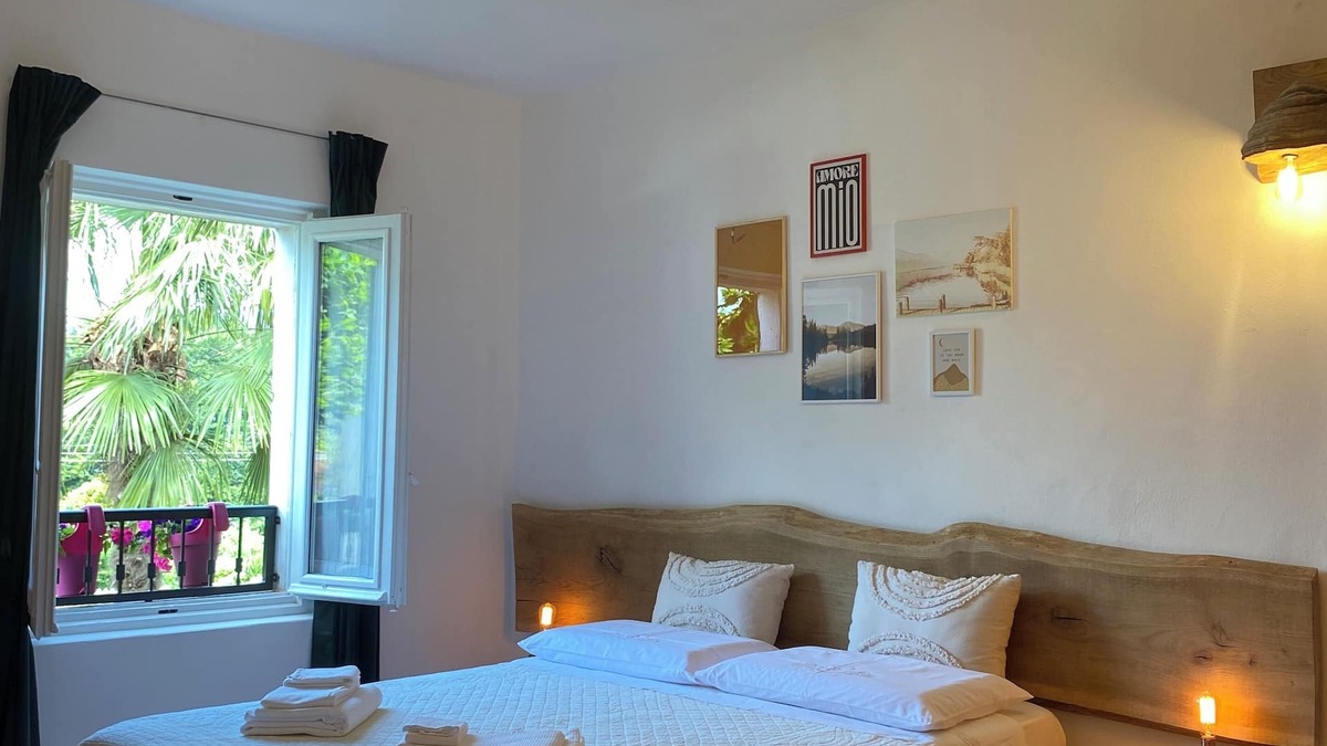 Orta San Giulio Apartment | The Pink House of Riso Amaro In the painted village Legro of Orta San Giulio
