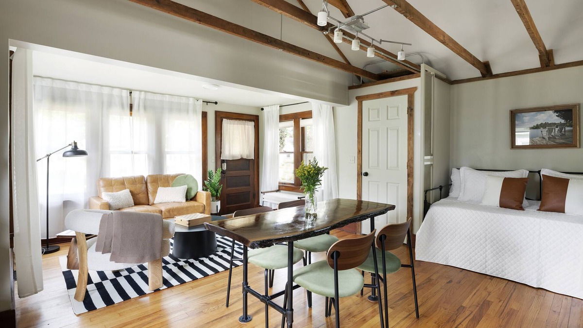 Morris Park House | 'The Pink Pad' Twin Cities Getaway Bungalow with a cozy loft