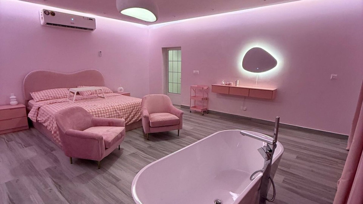 Al Rahba House | The pink private swimming pool chalet & villa