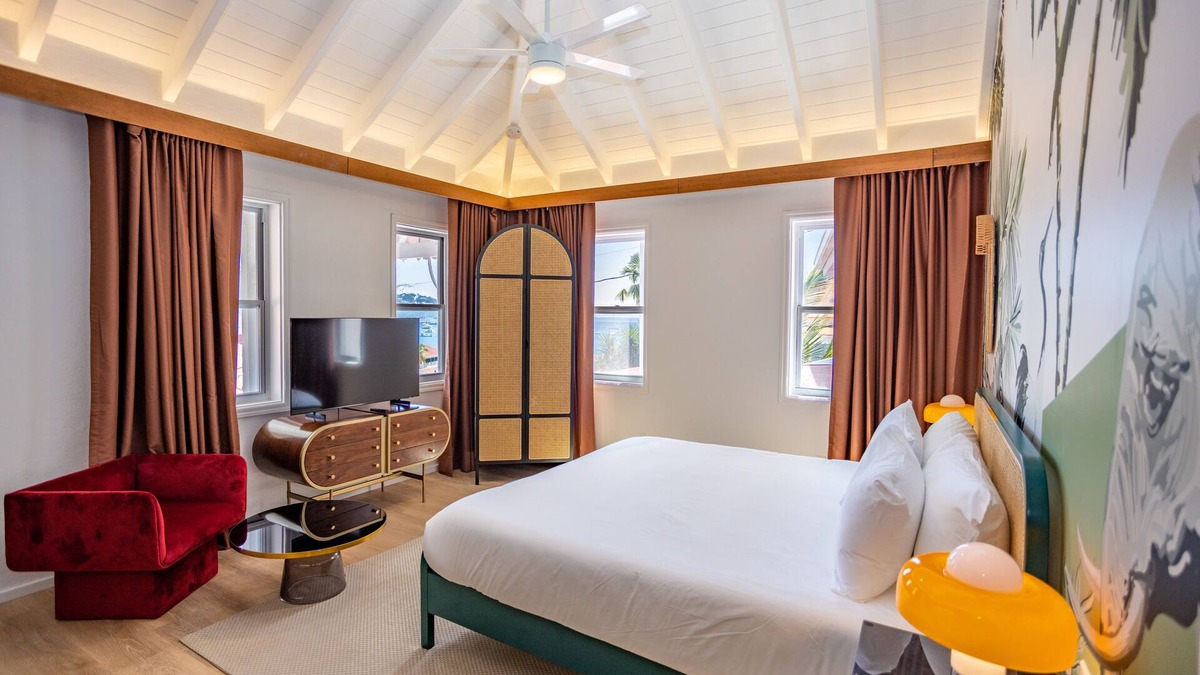 Estate Queens Quarter Hotel | The Pink Palm Hotel - King Room
