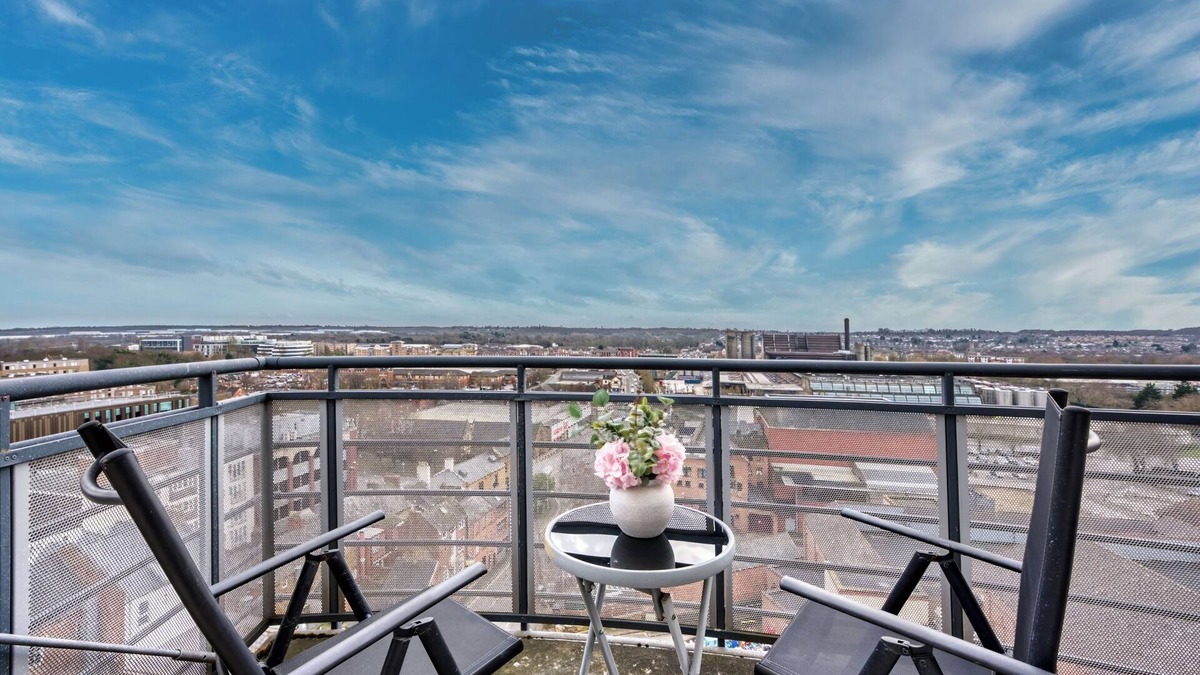 Northampton Apartment | The Pinnacle by Cotels