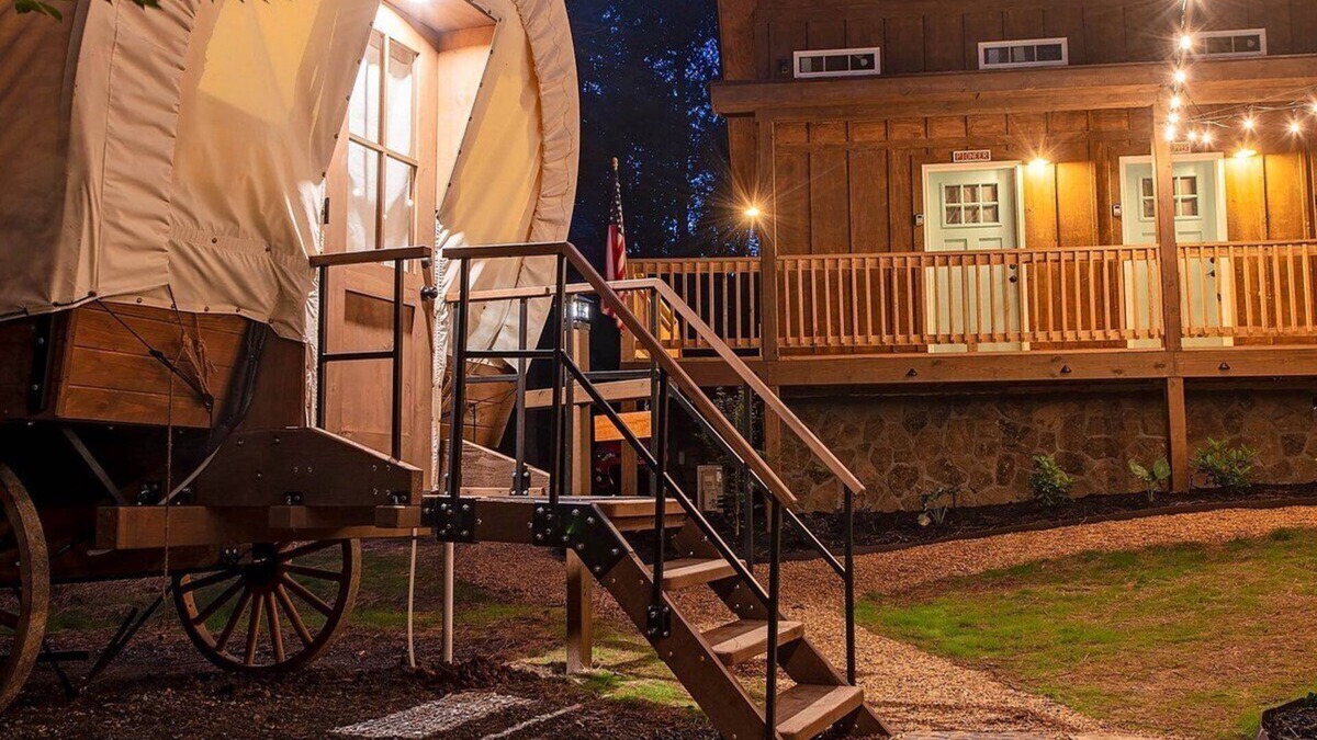 Benton Apartment | The Pioneer | Real Covered Wagon | King Bed & Bunk