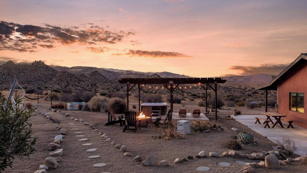 Pioneertown House | The Pioneertown House: A Couples Getaway 20 mins ➔ La Copine