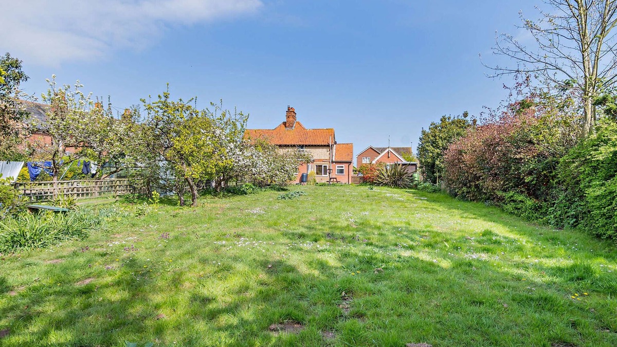 Bawdsey House | The Pitch - Three Bedroom House, Sleeps 5