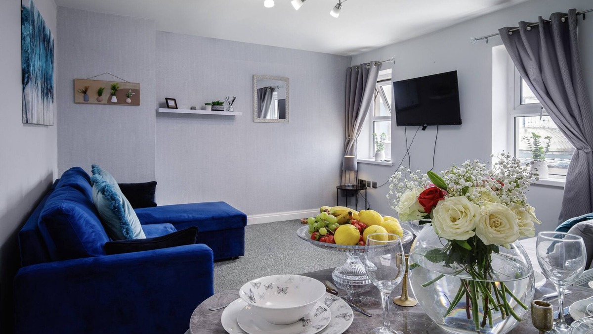 South Shore Apartment | The Place Apartment 6