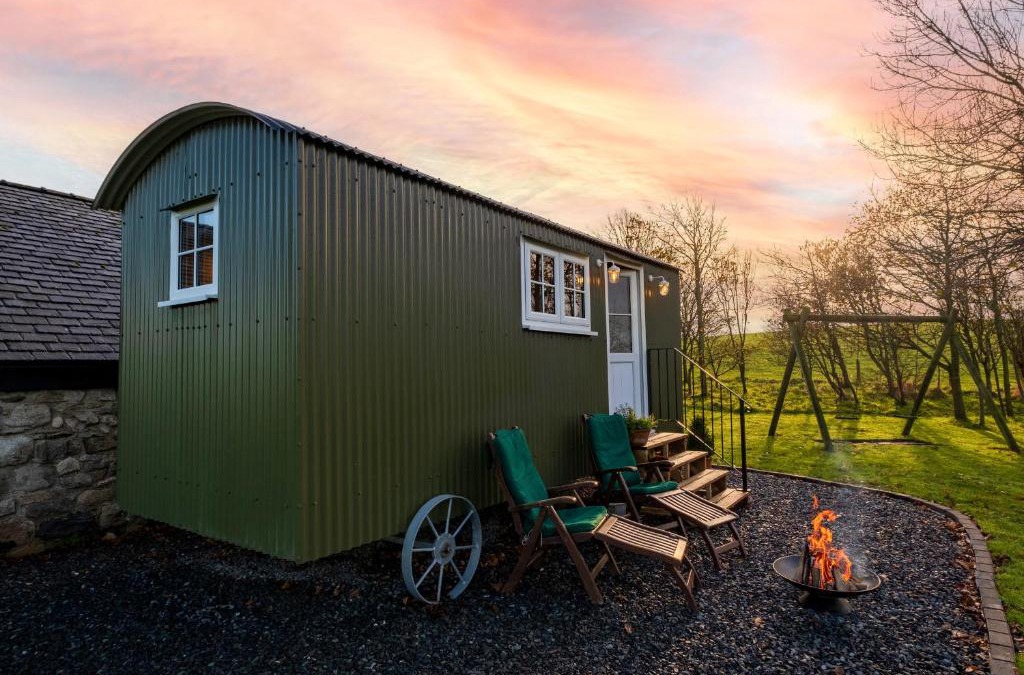 Roosebeck House | The Pleasant Hut at MountPleasant Farm