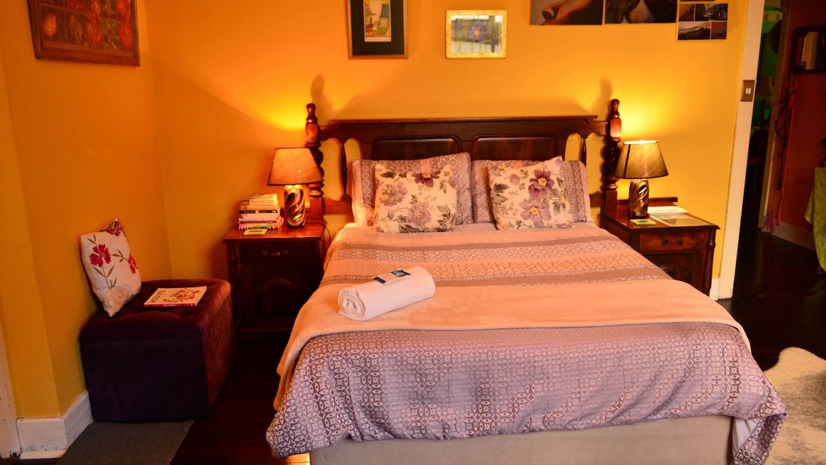 Walmer Bed & Breakfast | The Plump Pelican, double room in a private home, self-catering