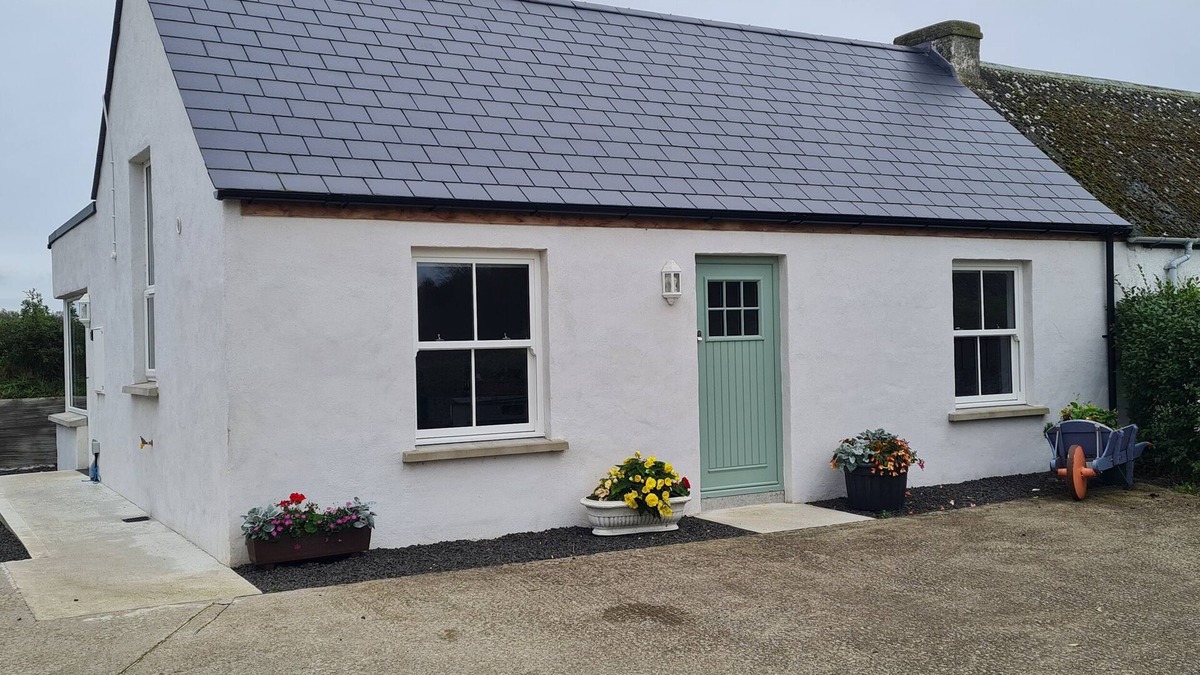 Lisnagunogue Cottage | THE POETS COTTAGE, pet friendly, with a garden in Portglenone