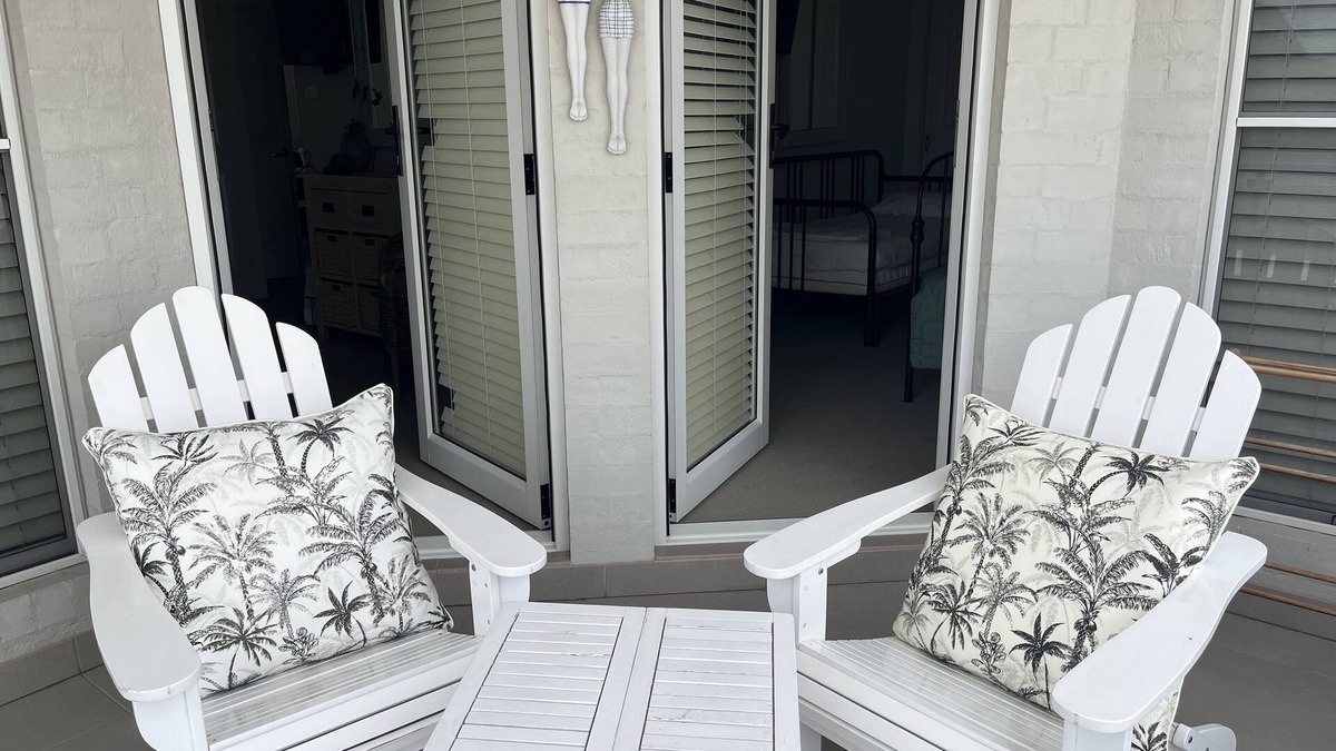 Barrack Point Apartment | The Point Accommodation - coastal getaway