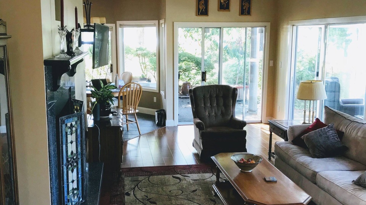 Regional District of Nanaimo House | The Point House: Oceanfront Home