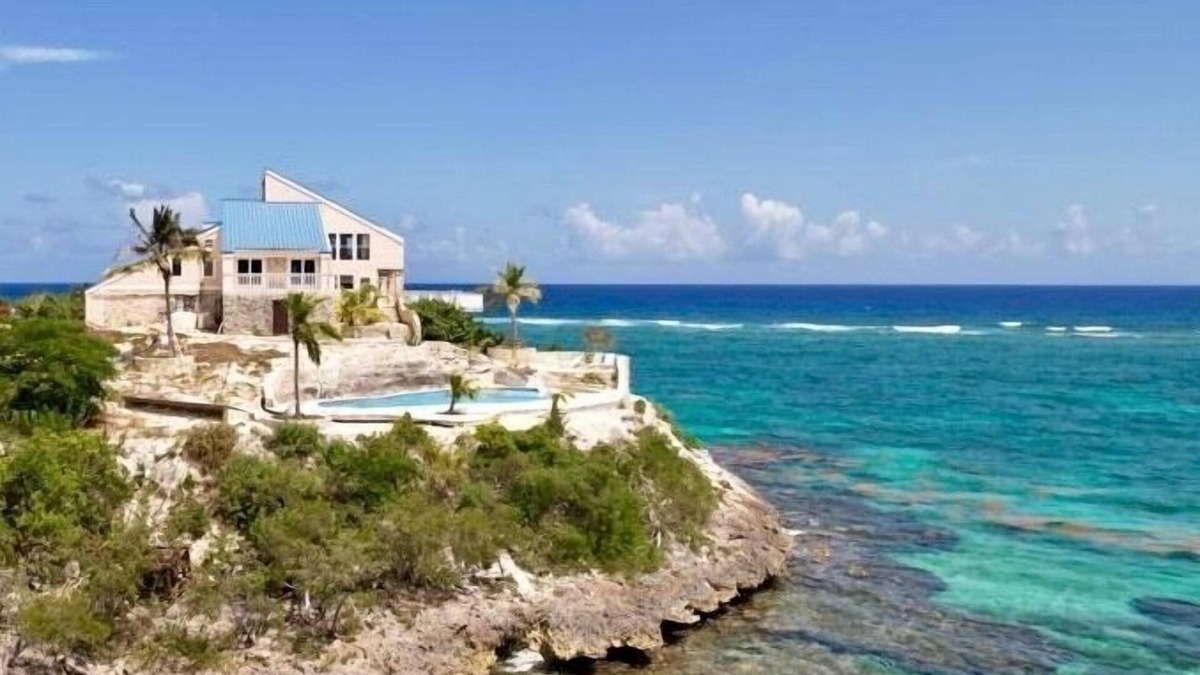 Port Howe House | THE POINT HOUSE, OCEANFRONT, PRIVATE POOL, 5 ocean view bedrooms