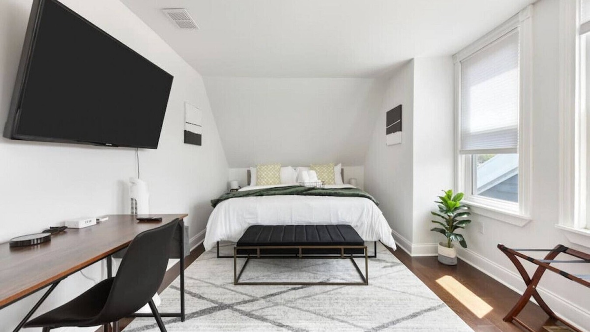 East Liberty House | The Point State Room on Beatty