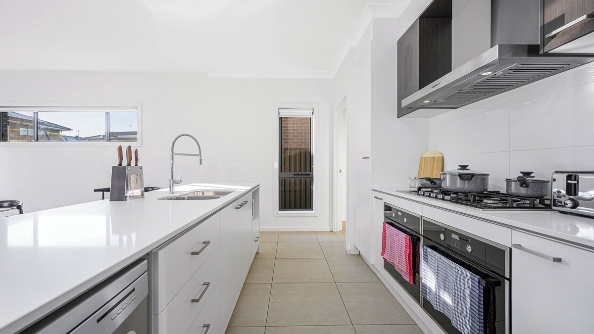 The Ponds House | The Pond sweet 4 br home by Coles with garage&WiFi