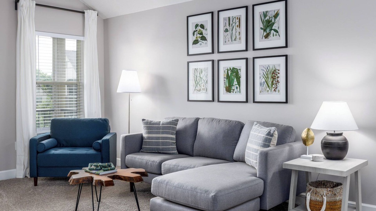 Westerville Apartment | The Pondview Penthouse | King Bed | Balcony | W/D