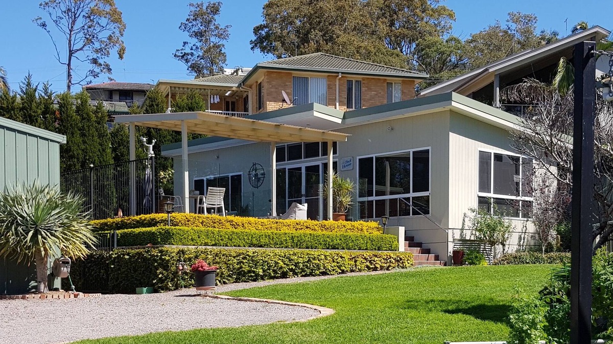 Lemon Tree Passage Apartment | The Pool House