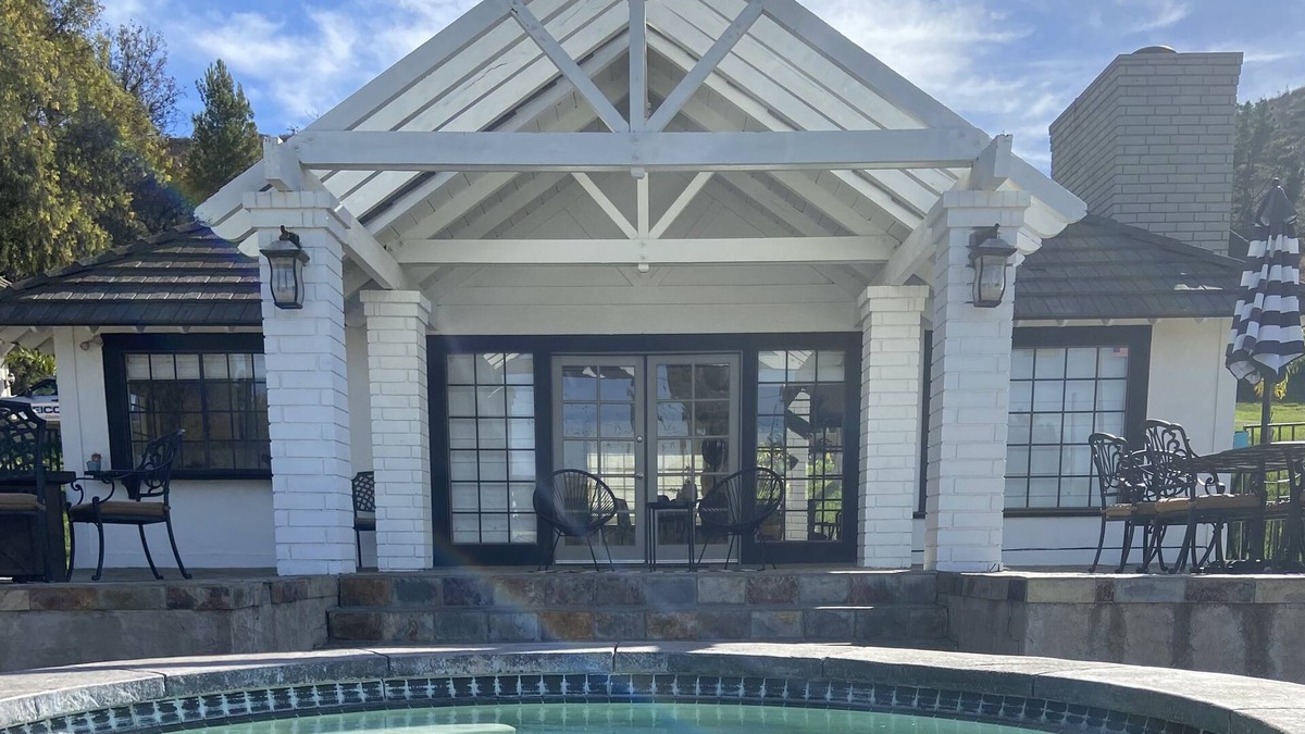 Moorpark House | The Pool House at Olive Hill Ranch - w/pool and hot tub