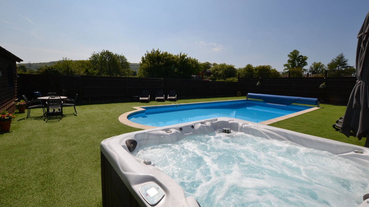 Henton Ski Chalet | The Pool House studio chalet with pool and hot tub