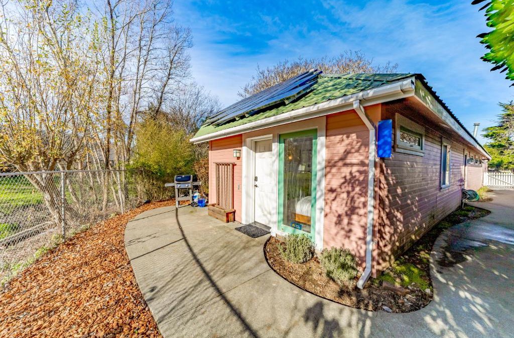 Ferndale House | The Pool House