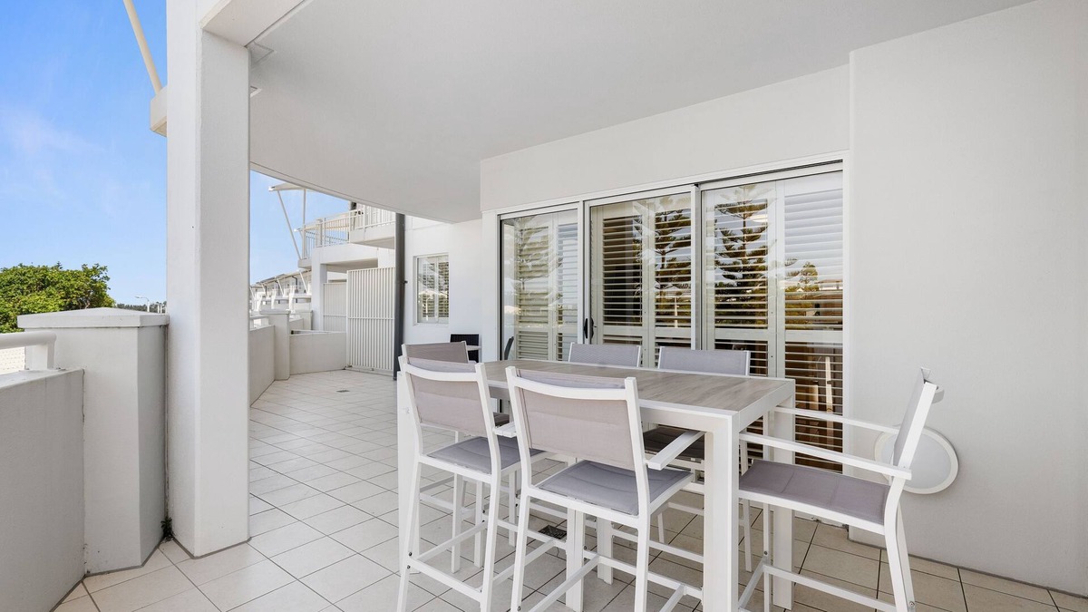 Casuarina Apartment | The Pool Resort Kingscliff - One Bed Spa Suite with Park View (1228)