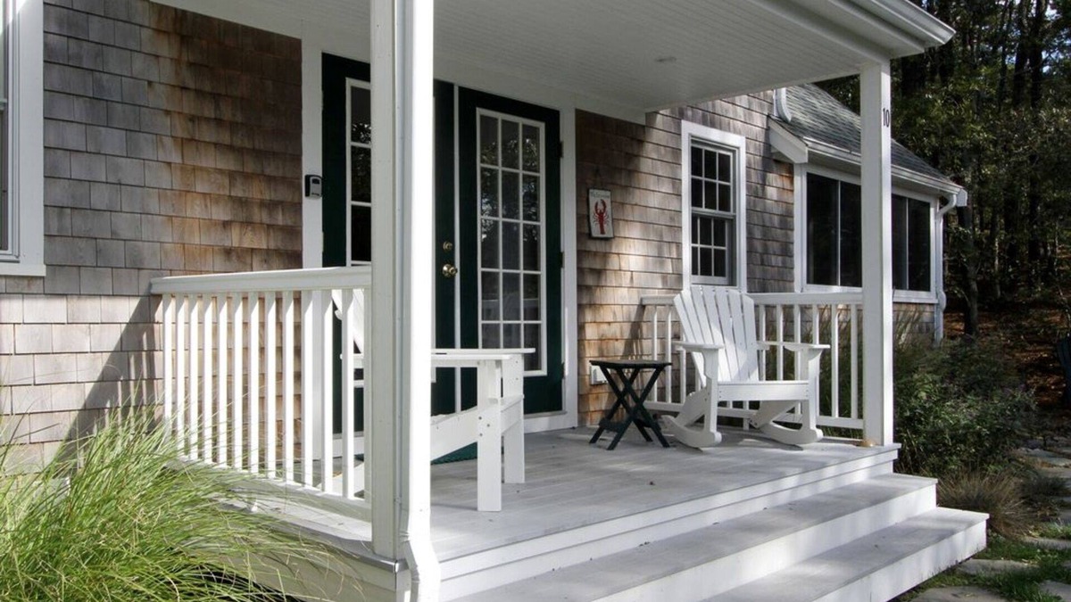 Wellfleet House | The Post & Beam Cottage ~ Perfect Retreat near Great Pond & Cahoon Hollow Beach