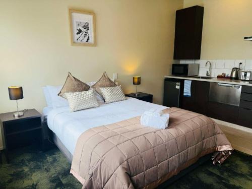 Porirua Hotel | The Post Hotel