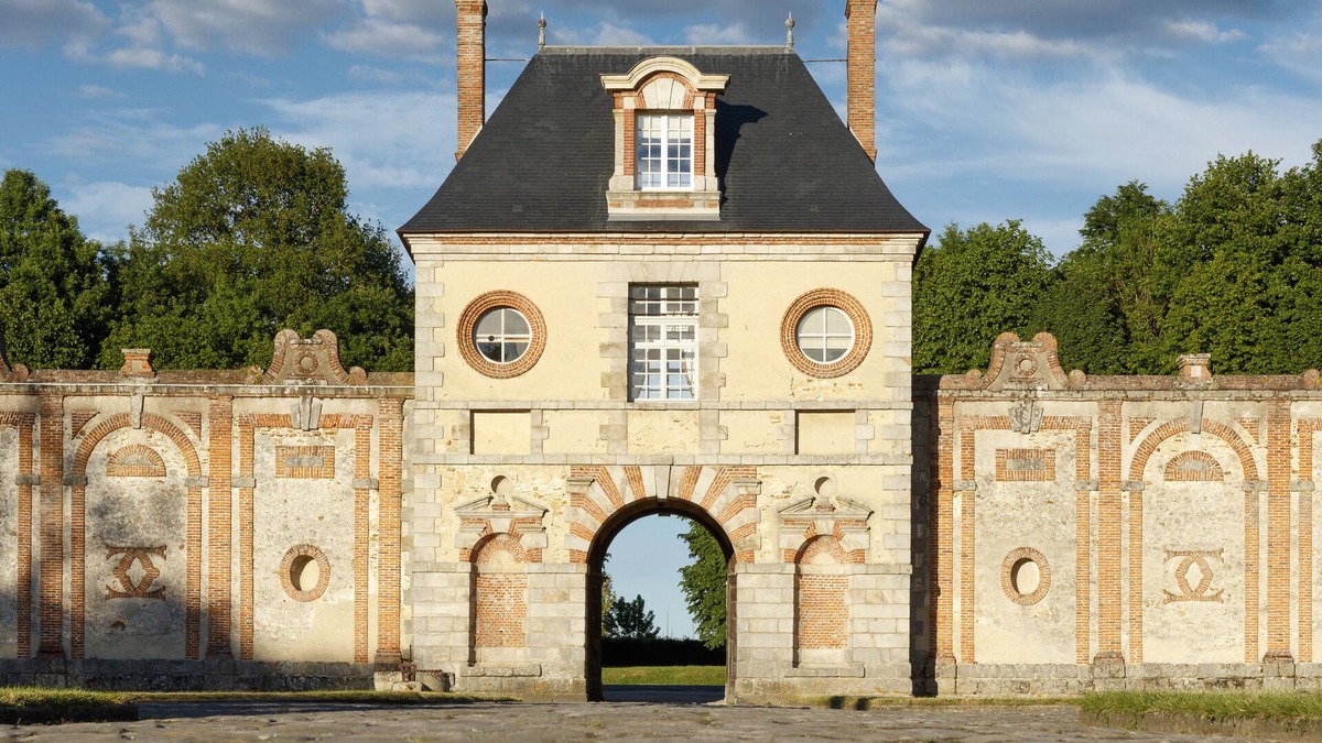 Fleury-en-Biere House | The Poterne of the Château de Fleury