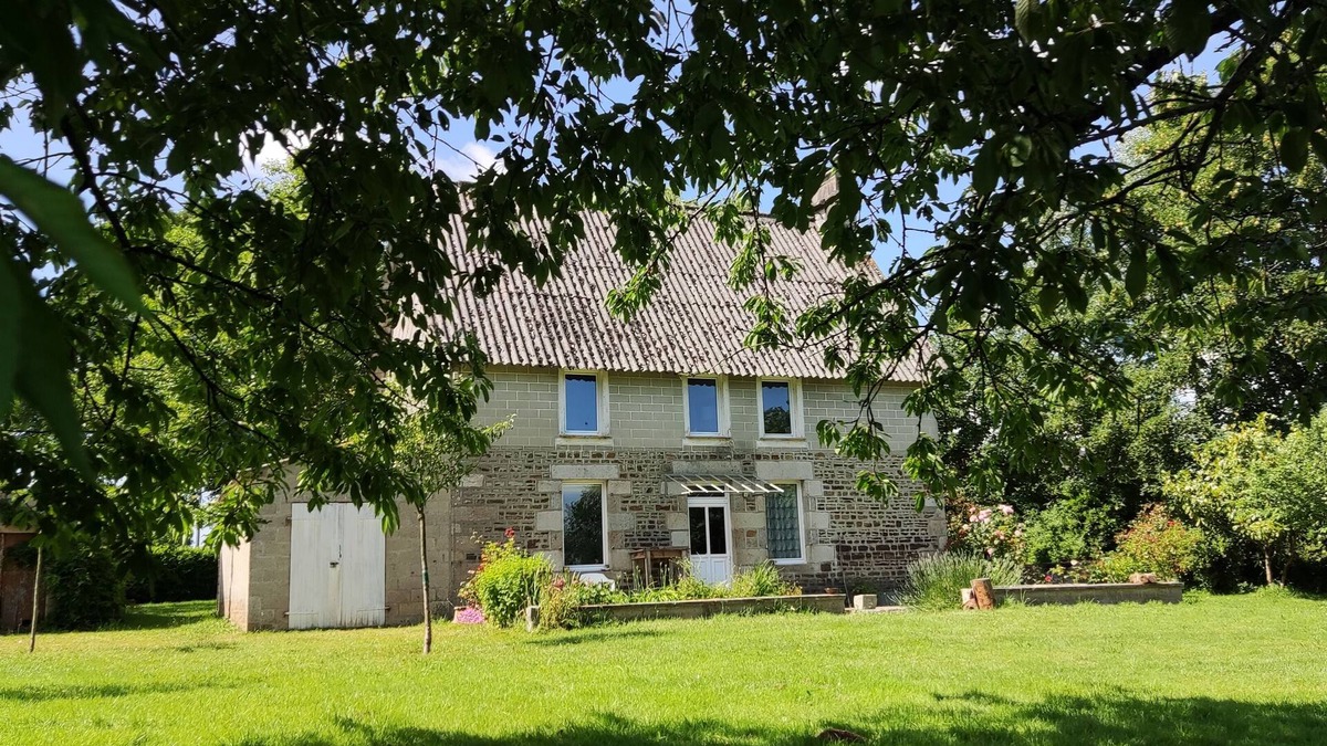 Landelles-et-Coupigny Cottage | The potter entrusts you with his country home