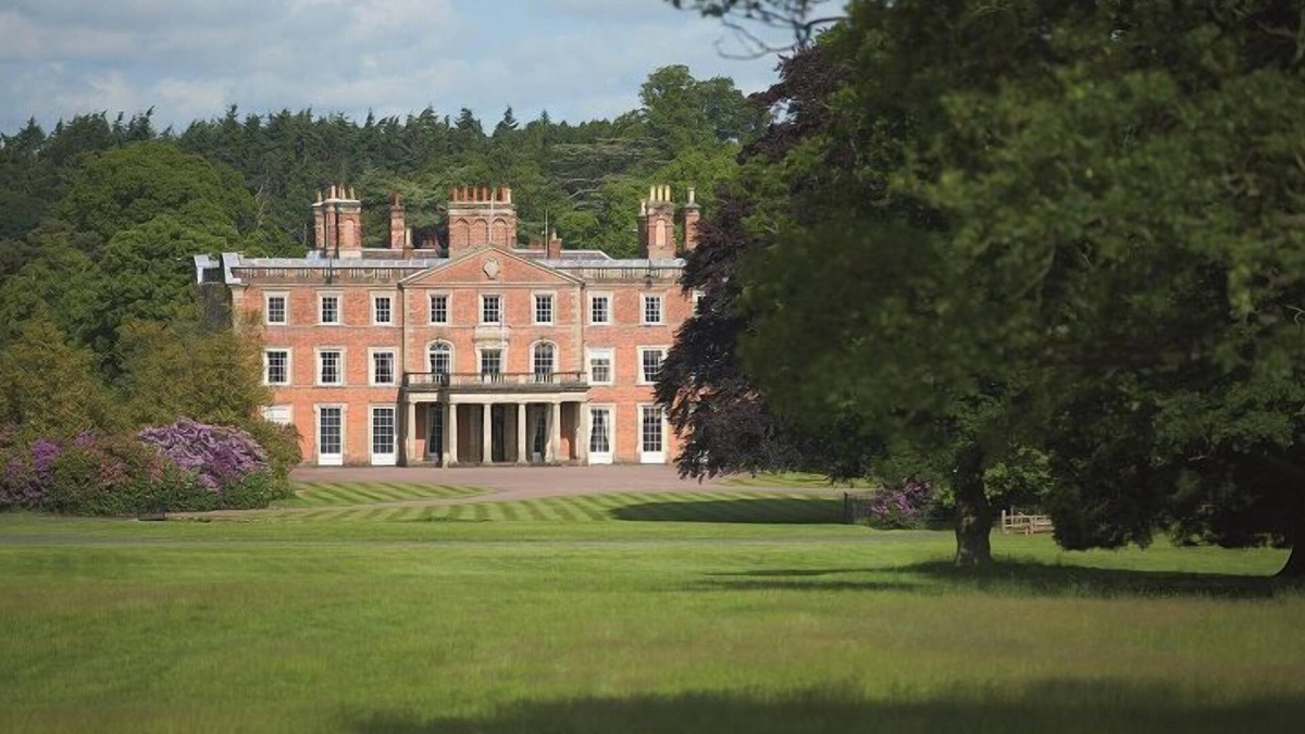 Weston Under Lizard House | The Potting Shed on the Weston Park Estate is self-catering cottage ideal for a romantic stay