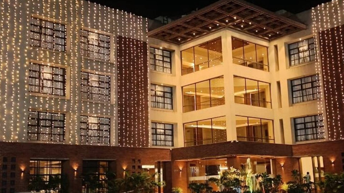 Sinor Hotel | The Pramukh Hotel