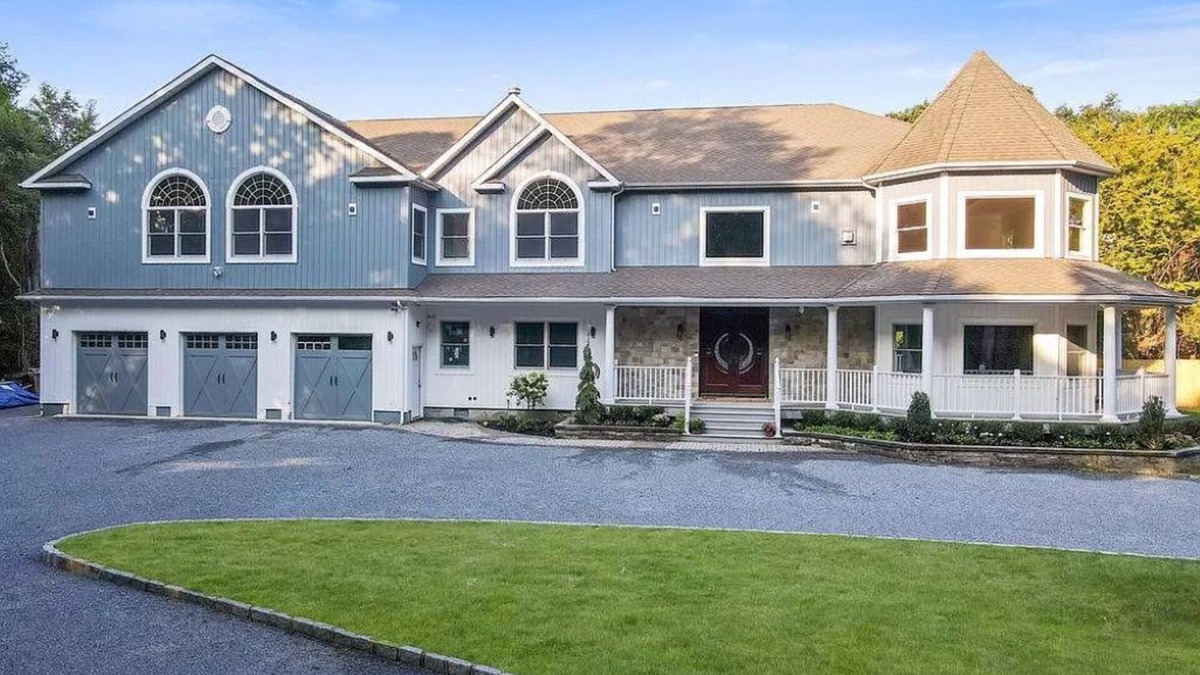 West Bay Shore House | The President MansionnLuxurious Family Retreat - 1.5 Miles to Beach