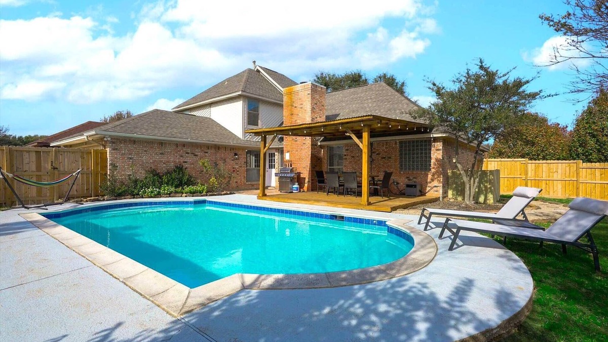 DeSoto House | The Prestige Poolside Escape - 5BR w/Cinema & Gaming