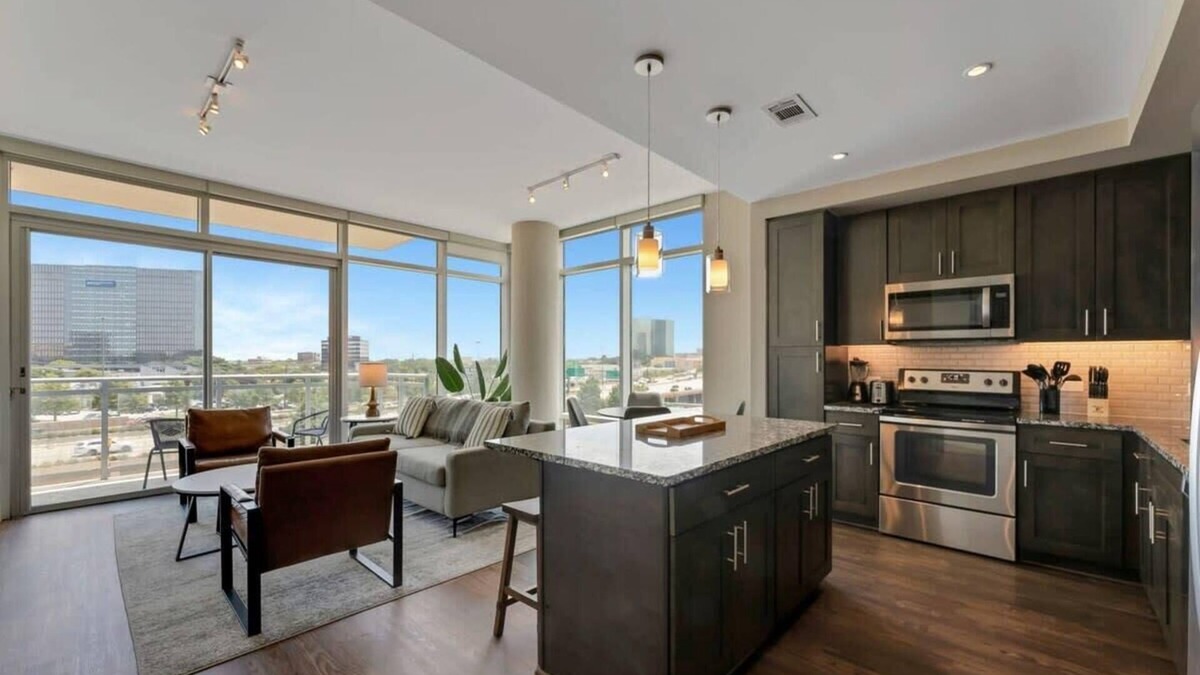 North Dallas Apartment | The Preston Beauty I Premium 2BR in Dallas