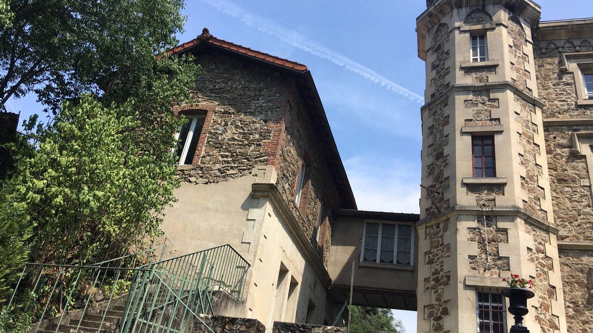 Saint-Barthelemy-de-Vals House | The priest's house - Château de Rochetaillée